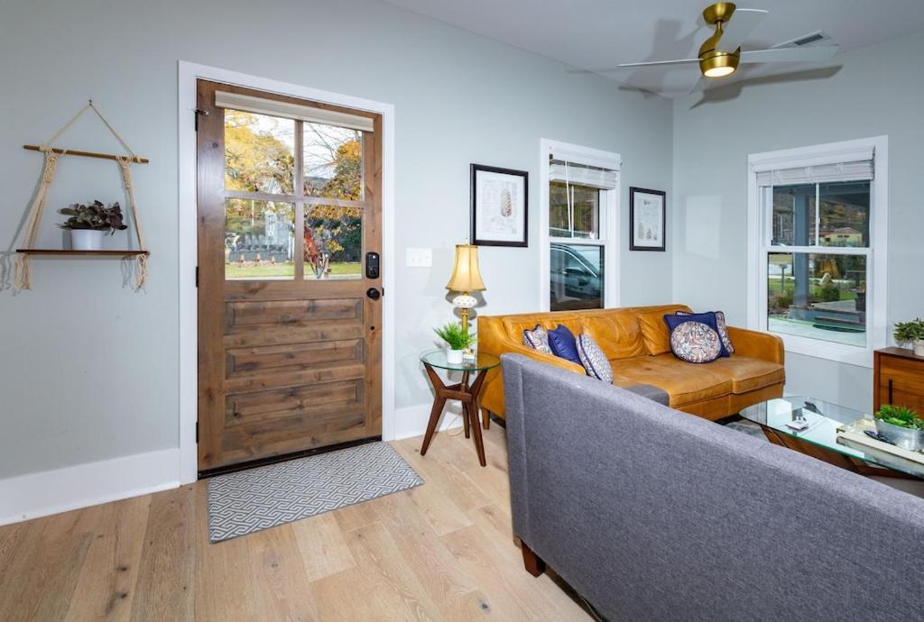 Heart Of Brevard Hideaway - Walk/Bike To Downtown! Exterior photo